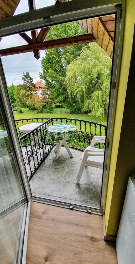 Jade Panzio Bed & Breakfast Balatonfoldvar Bagian luar foto