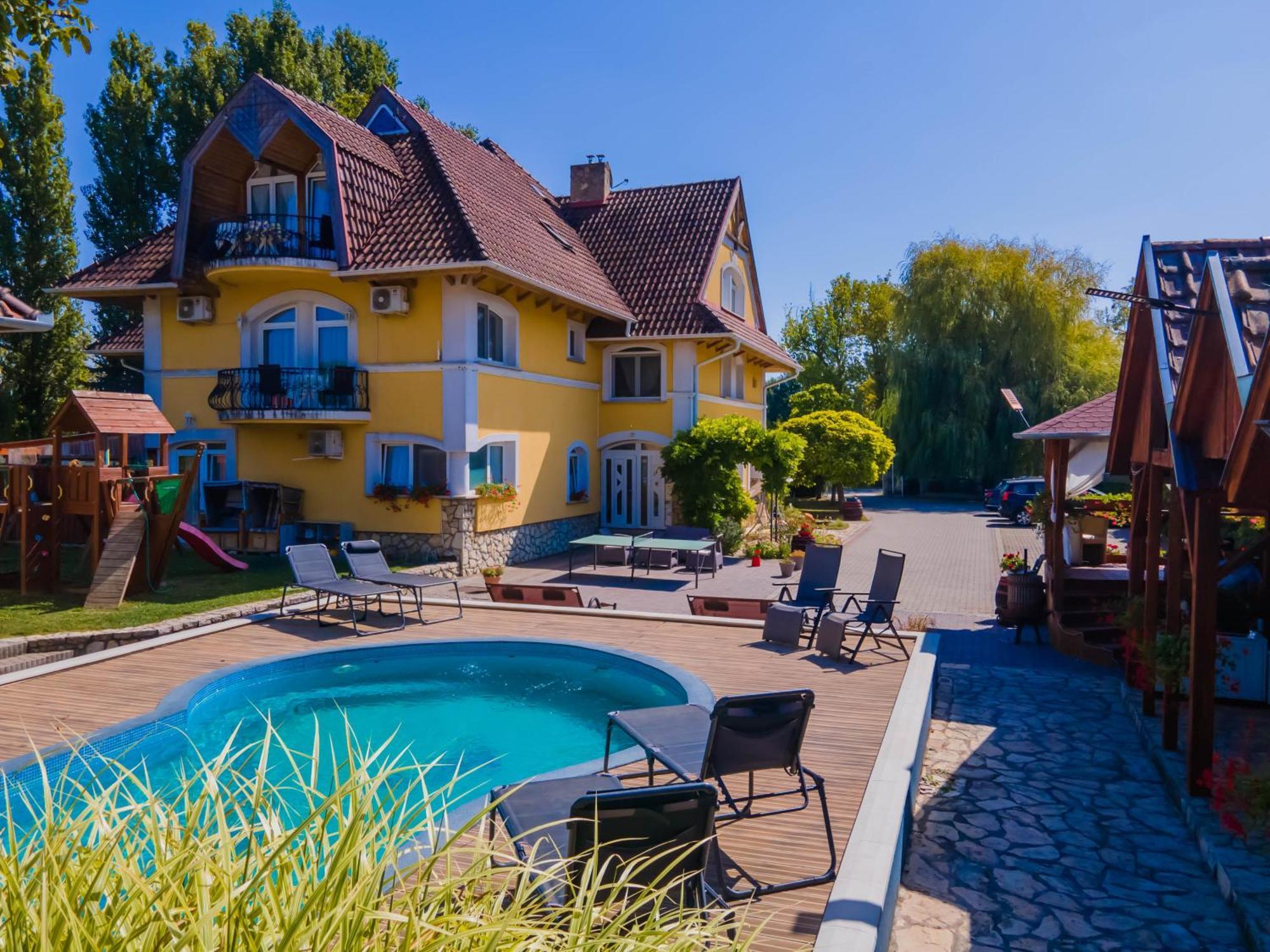 Jade Panzio Bed & Breakfast Balatonfoldvar Bagian luar foto