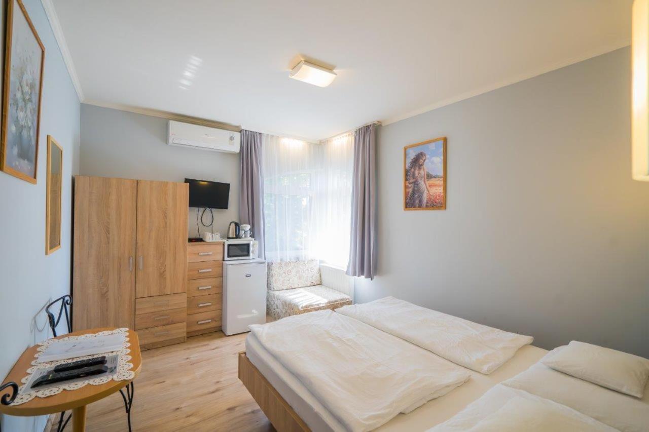 Jade Panzio Bed & Breakfast Balatonfoldvar Bagian luar foto