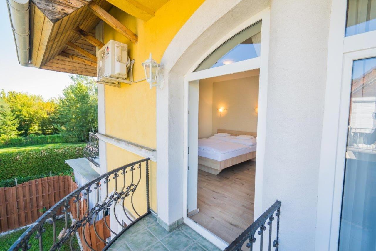 Jade Panzio Bed & Breakfast Balatonfoldvar Bagian luar foto